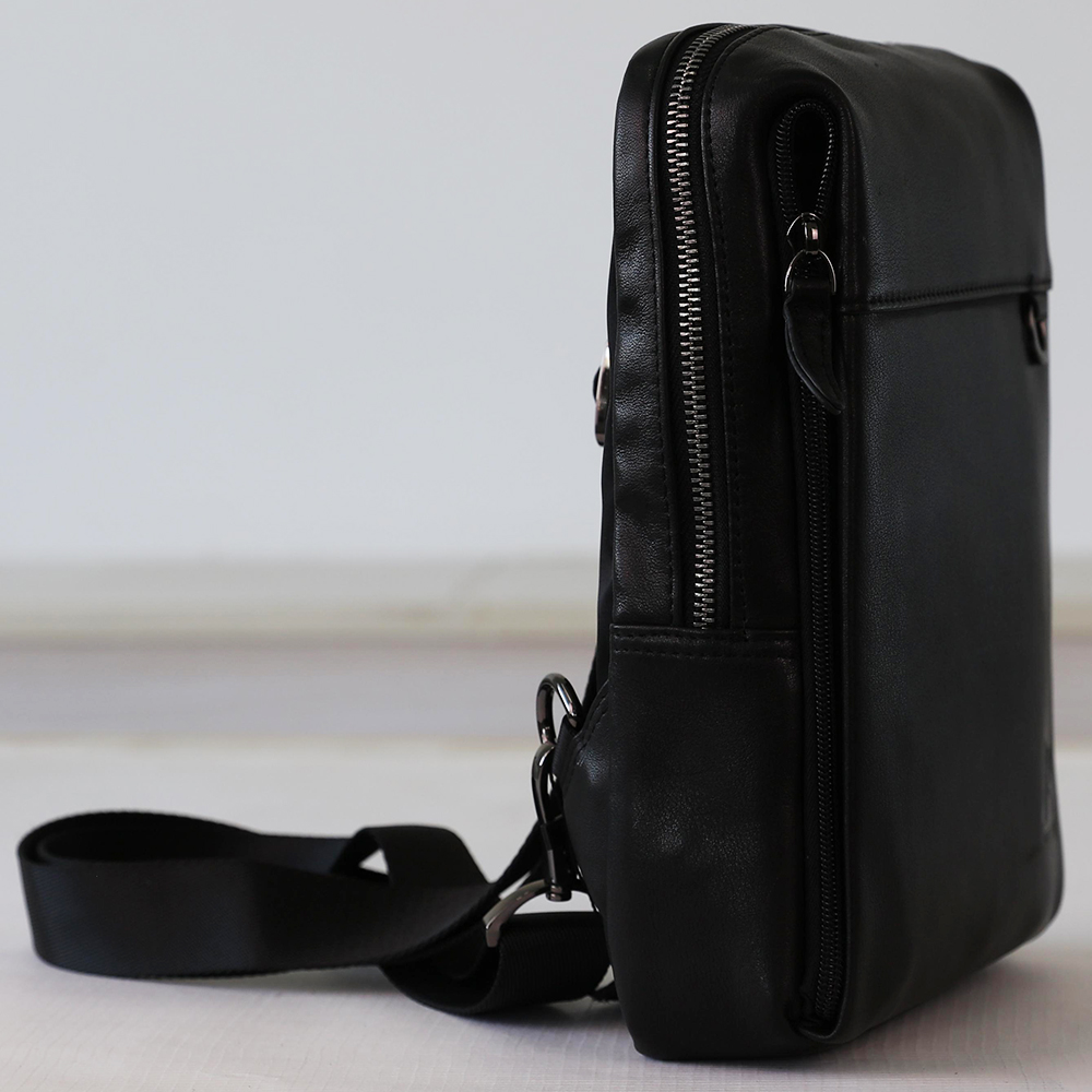 Small Genuine Leather Chest Shoulder Daypack Waterproof Square-shaped Crossbody Bag